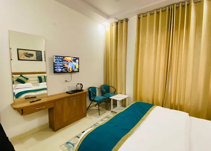 Ry Luxuries Hotel