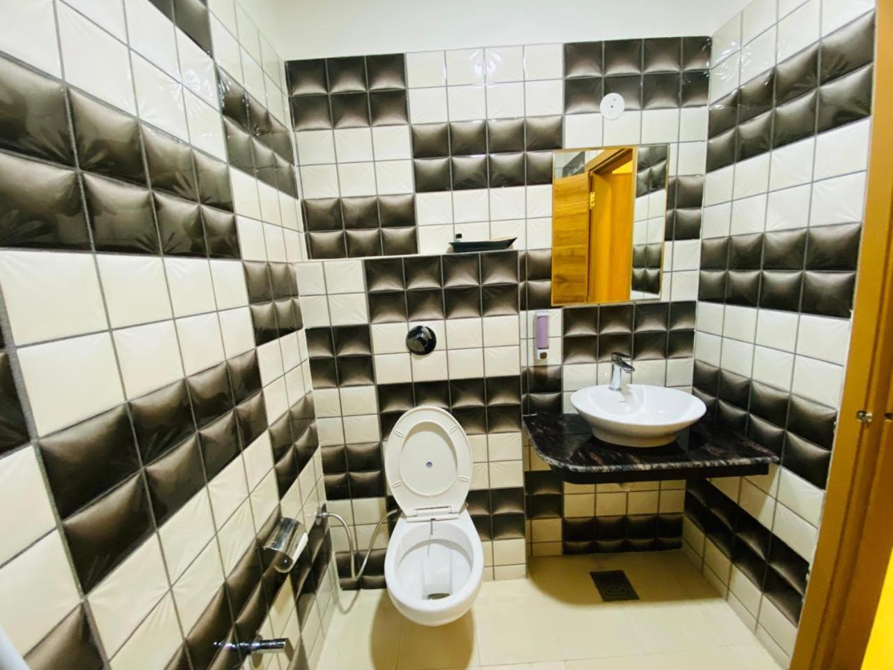 Ry Luxuries Hotel Amritsar